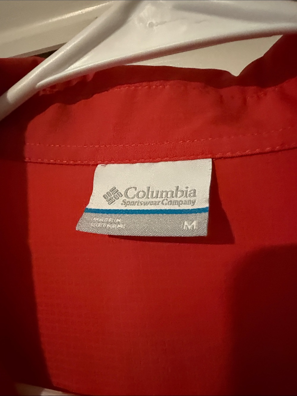 Columbia Men’s Short-Sleeve Button-Down Shirt in Red - Picture 2 of 6